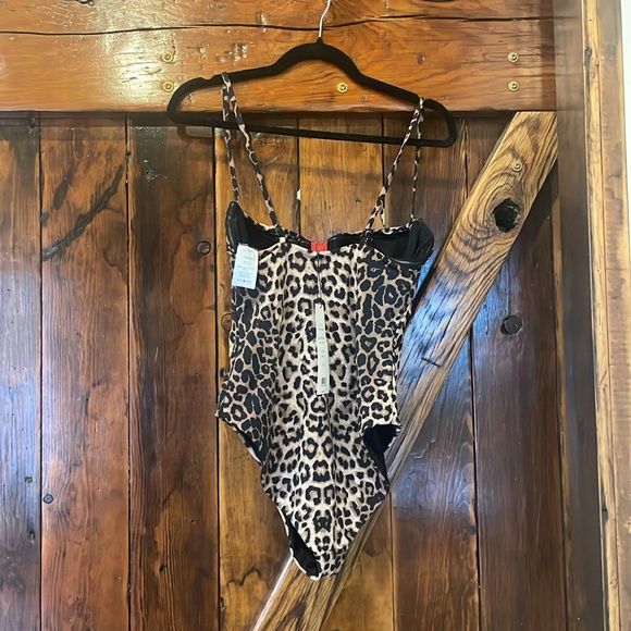 Gorgeous Veronica Beard, leopard swimsuit size large - Picture 5 of 7